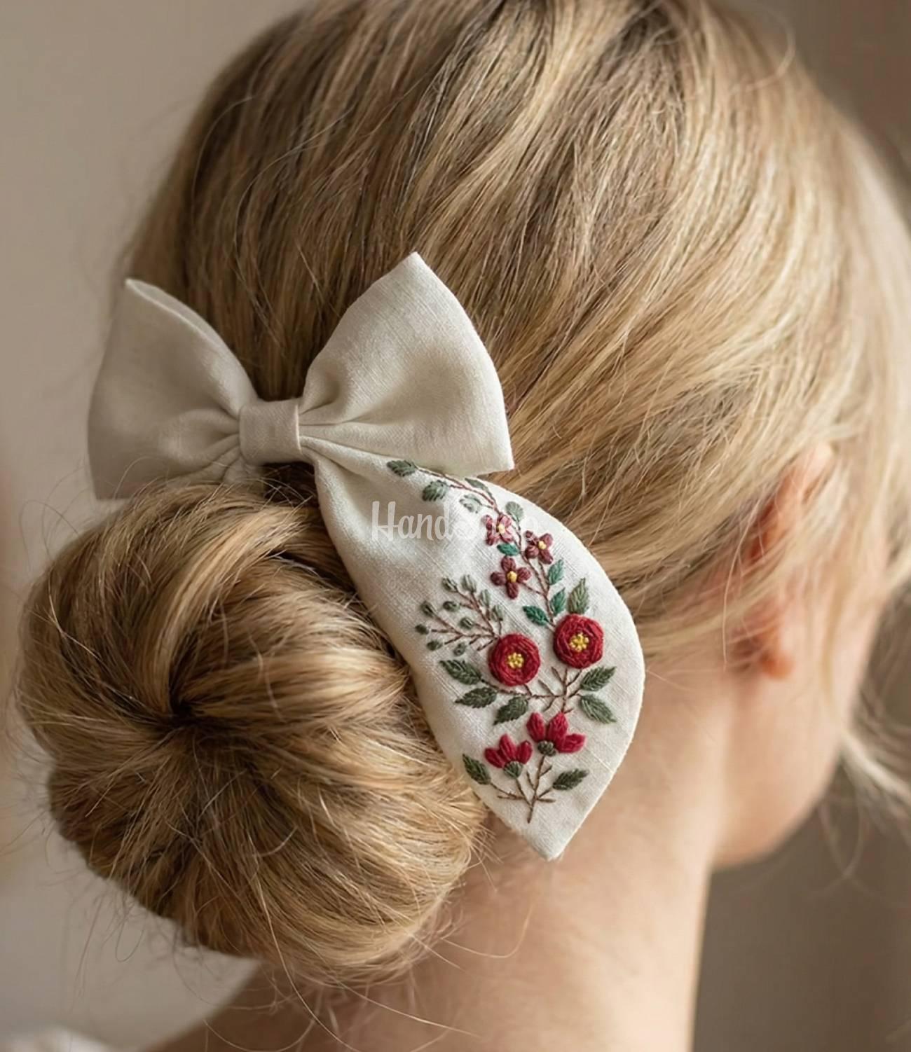 Дитячий бант для волосся вишивка квіти бордо, льон Дитячий бант для волосся вишивка квіти бордо, льон