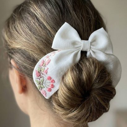 Дитячий бант для волосся ручна вишивка рожеві квіти