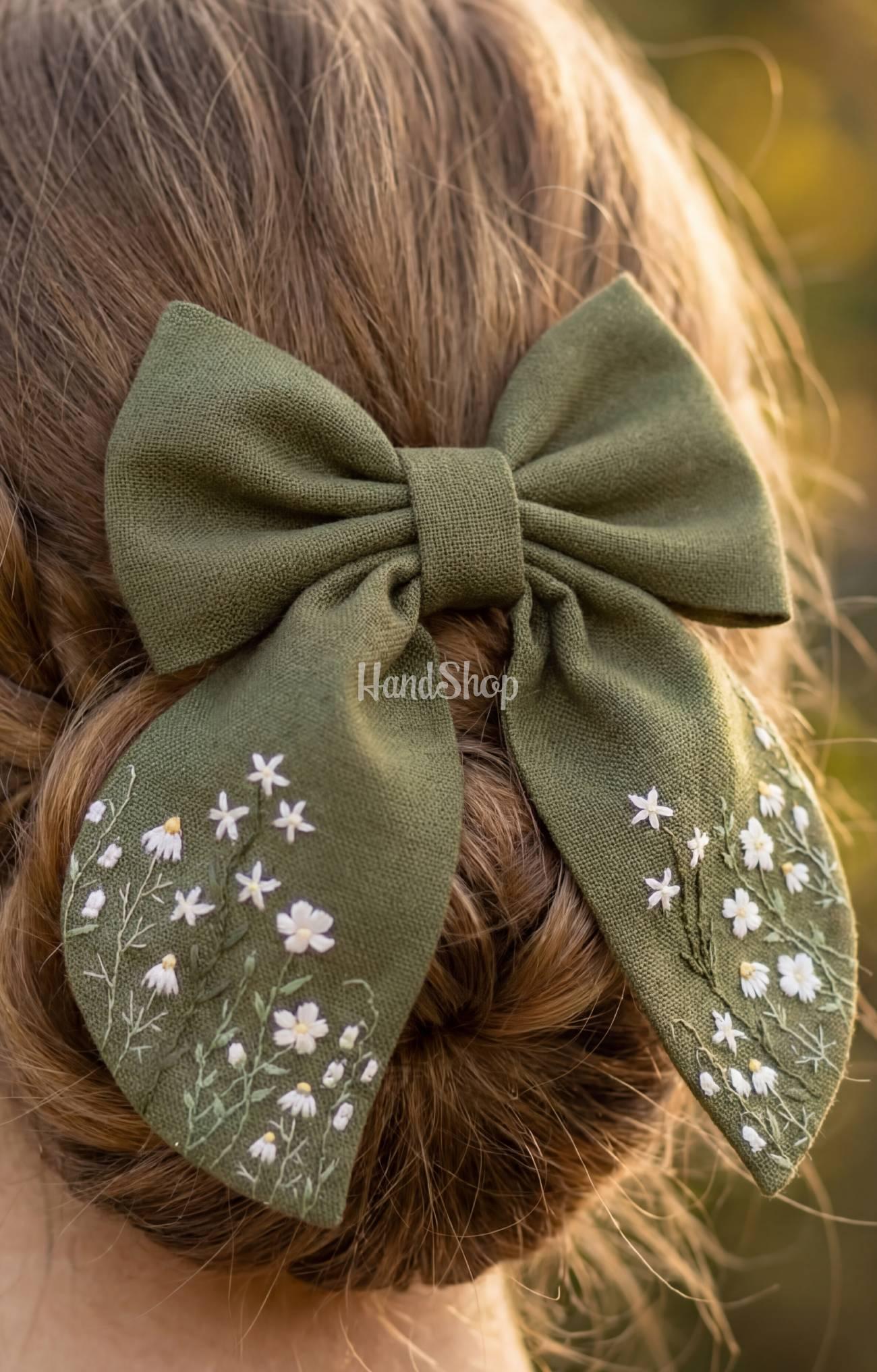 Дитячий бантик для волосся з ручною вишивкою ромашки Дитячий бантик для волосся з ручною вишивкою ромашки