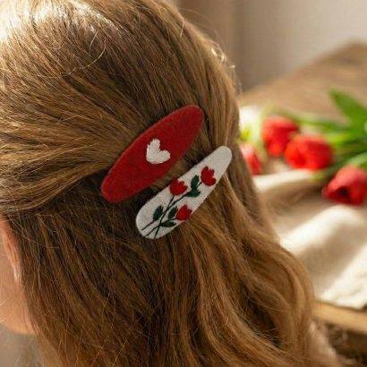 Дитячі заколки для волосся сердечко та квіти ручна вишивка, 2 шт
