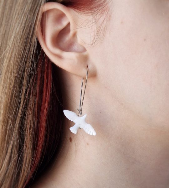 Жіночі сережки білі горлиці миру з полімерної глини