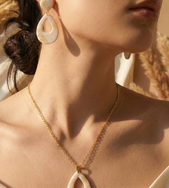 Жіночий комплект прикрас овальні сережки та кулон глина