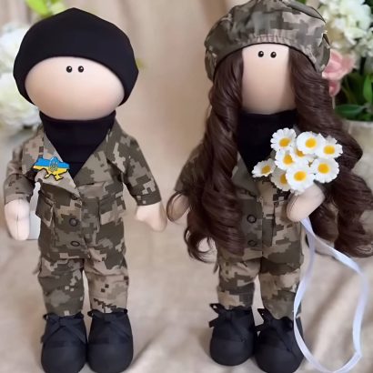 Сувенірні ляльки тільда молодята у військові мілітарі формі