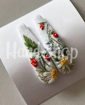 Пара заколок для волосся квіти ромашки та суничка, ручна вишивка