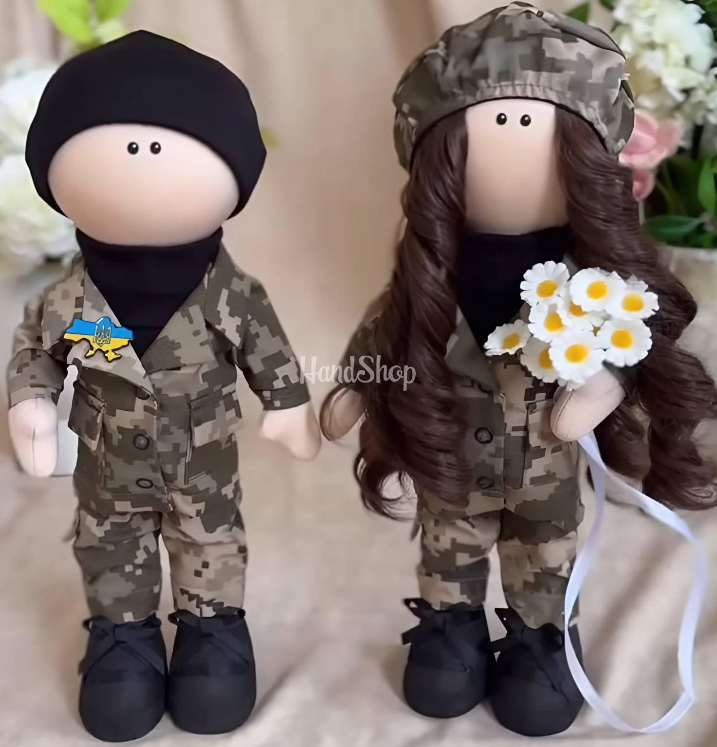 Сувенірні ляльки тільда молодята у військові мілітарі формі Сувенірні ляльки тільда молодята у військові мілітарі формі