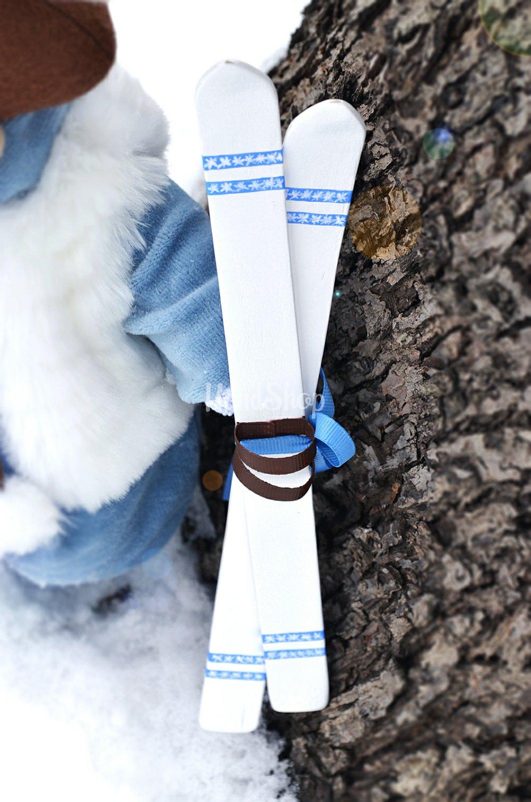 Игрушка мягкая лось в комбинезоне с лыжами Игрушка мягкая лось в комбинезоне с лыжами