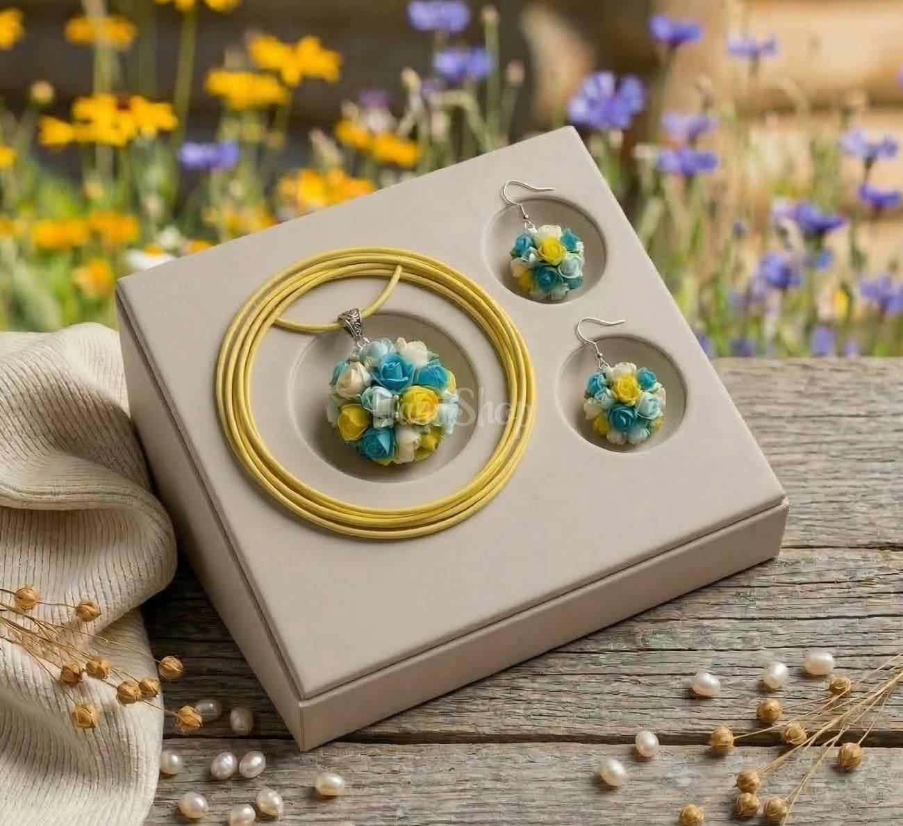 Прикраси зі глини сережки та кулон трояндочки Ukraine Прикраси зі глини сережки та кулон трояндочки Ukraine