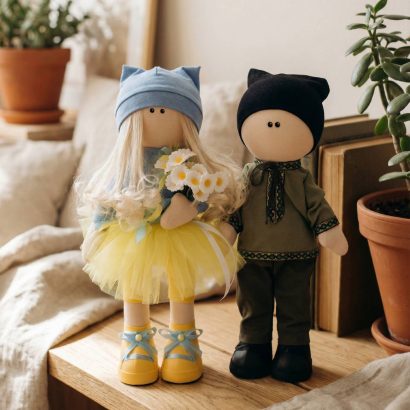 Авторські сувенірні ляльки пара українець та україночка