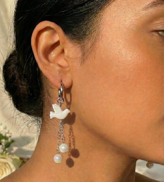 Сережки білі голубки полімерна глина та річкові перли