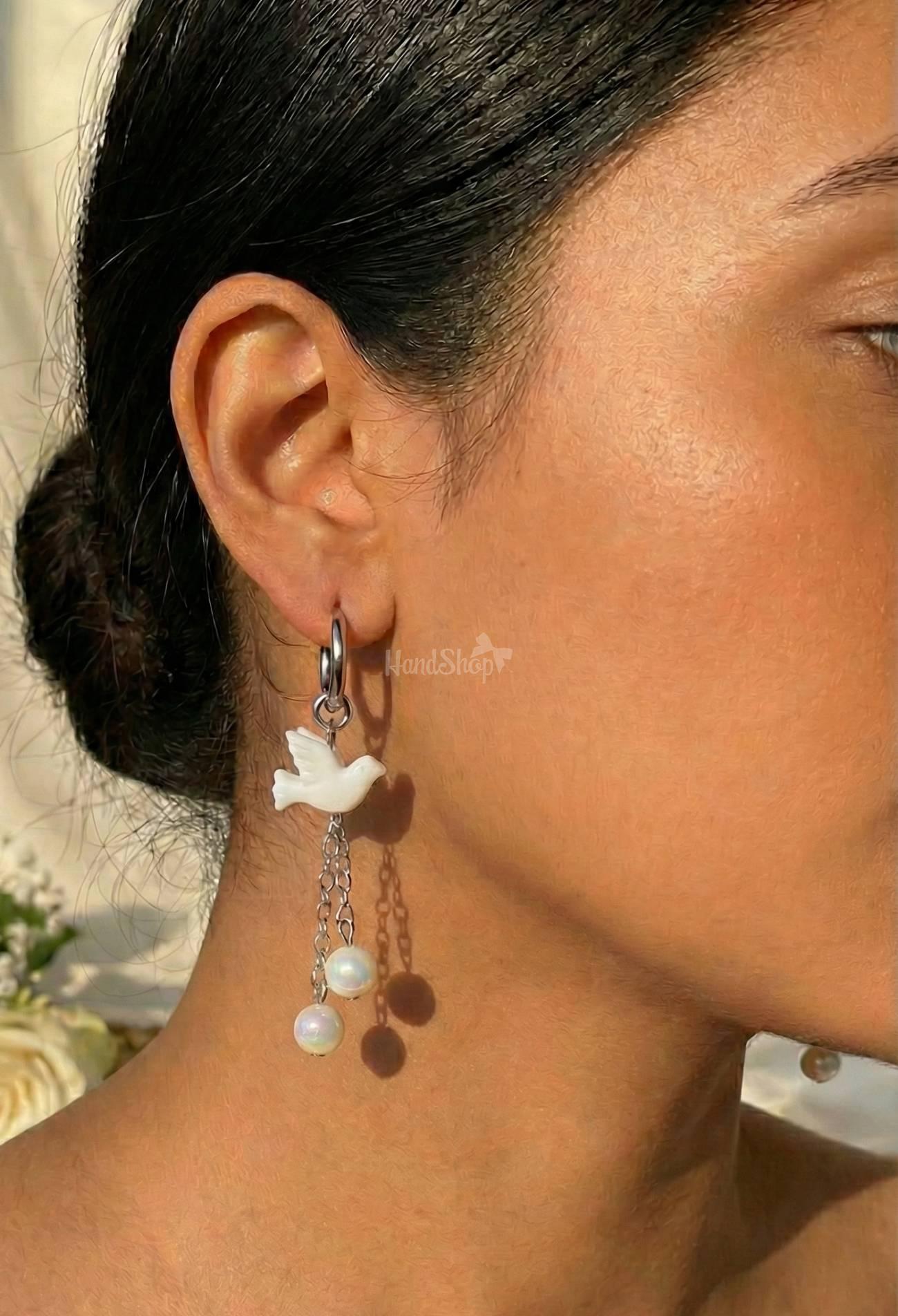 Сережки білі голубки полімерна глина та річкові перли Сережки білі голубки полімерна глина та річкові перли