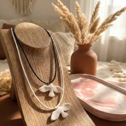 Авторський кулон біла горлиця на шнурі з полімерної глини