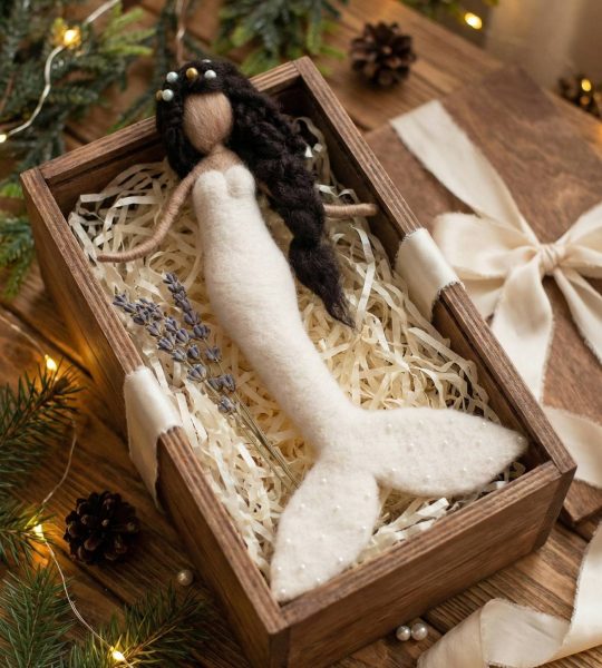 Сувенірна лялька підвіска казкова русалонька принцеса