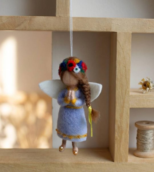 Сувенірна міні лялька підвіска янгол київський у сукні