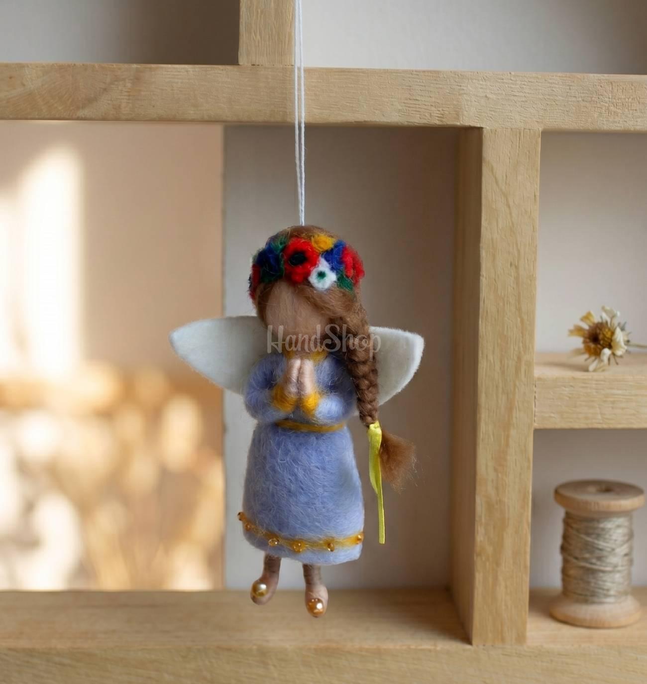 Сувенірна міні лялька підвіска янгол київський у сукні Сувенірна міні лялька підвіска янгол київський у сукні