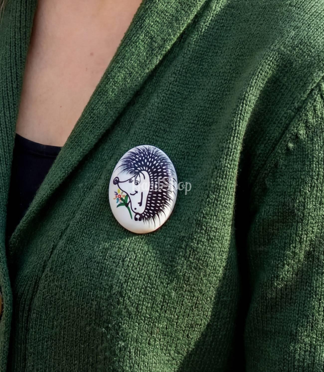 Дерев'яна оригінальна брошечка їжак букет розпис Дерев'яна оригінальна брошечка їжак букет розпис