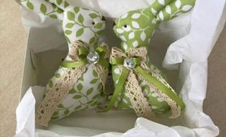 Неперевершений подарунок Великодня: текстильна пара унікальних зайчиків ручної роботи - чудовий сюрприз з любов'ю