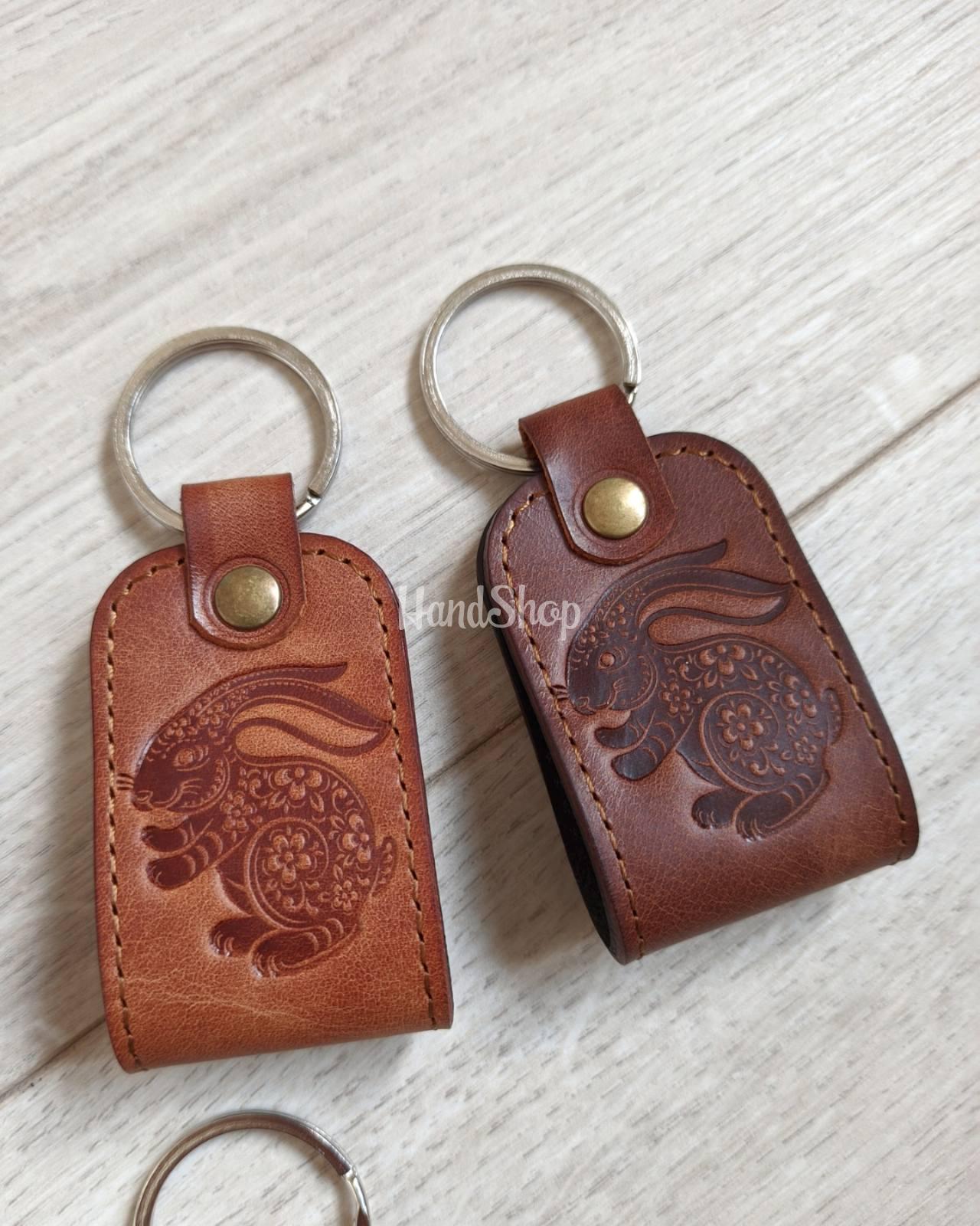 Брелок на ключі шкіра кролик 2023 тиснення коричневий Брелок на ключі шкіра кролик 2023 тиснення коричневий