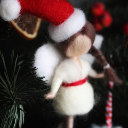 Новогодняя игрушка кукла на ёлку санта