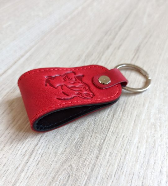 Сувенир подарок брелок для ключей кошка кожа