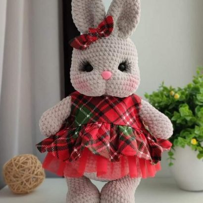 Новорічна велика іграшка кролик зайка в святковій сукні