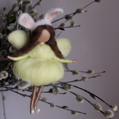 Підвіска лялька янгол з вушками зайчика у сукні