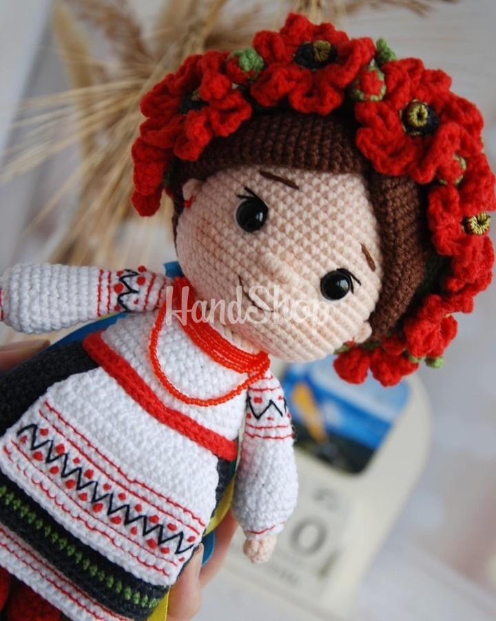 Сувенірна в’язана лялька крючком україночка віночок квіти маки Сувенірна в’язана лялька крючком україночка віночок квіти маки