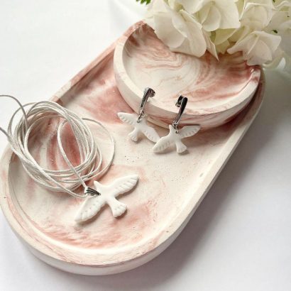 Набір прикрас сережки та кулон білі голубки