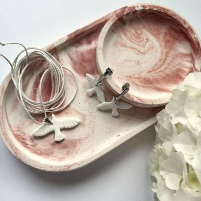 Набір прикрас сережки та кулон білі голубки