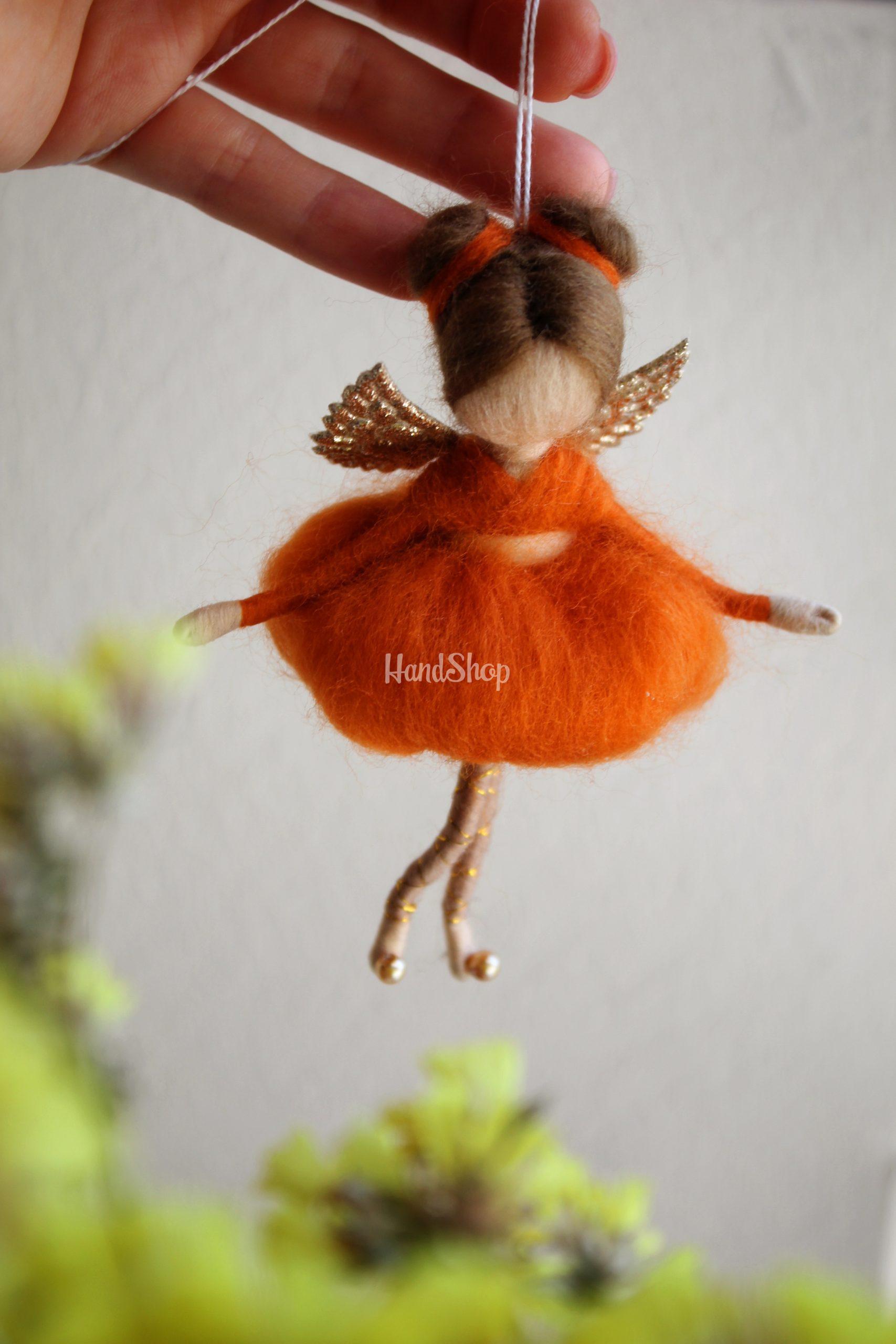 Лялька підвіска ангел з вовни в пишній сукні сувенір Лялька підвіска ангел з вовни в пишній сукні сувенір