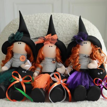 Відьма авторська лялька кучерява руда в чорному ковпаку