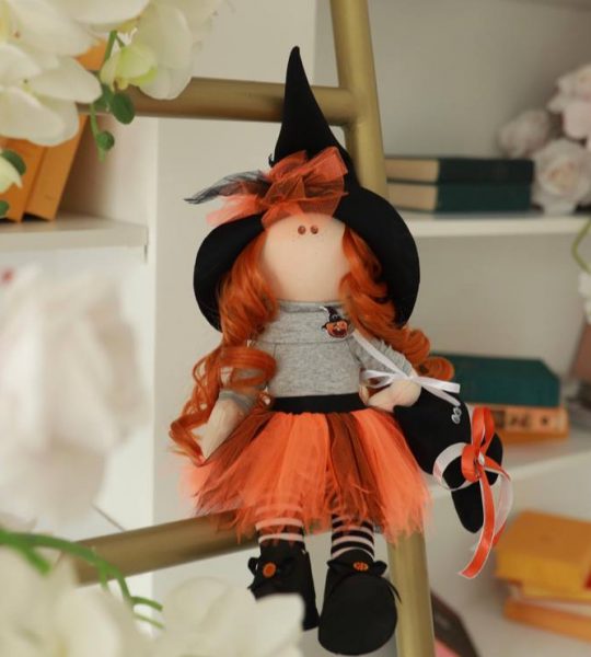Відьма авторська лялька кучерява руда в чорному ковпаку