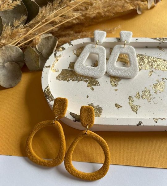 Стильні геометричні жіночі білі сережки полімерна глина