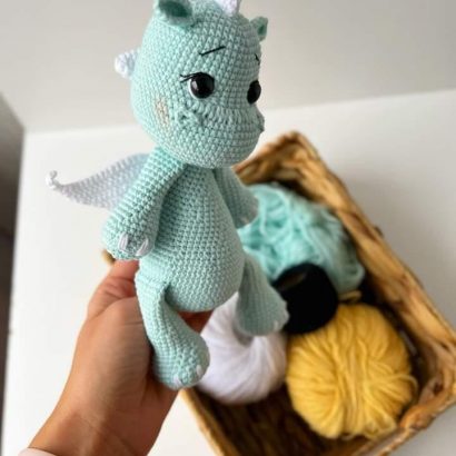 Іграшка в'язаний динозаврик символ нового 2024 року