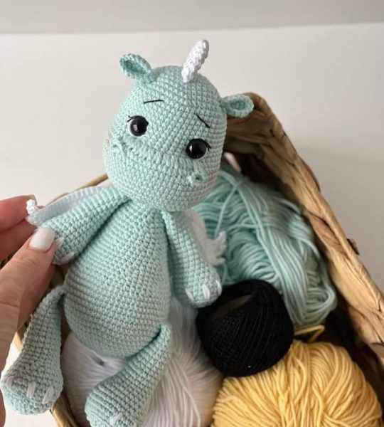 Іграшка в'язаний динозаврик символ нового 2024 року