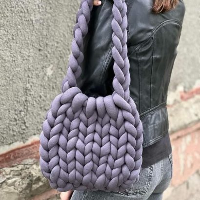 Жіноча в'язана сумочка Маршмелоу фіолетова тренд 2024 року