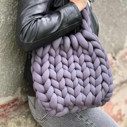 Жіноча в'язана сумочка Маршмелоу фіолетова тренд 2024 року