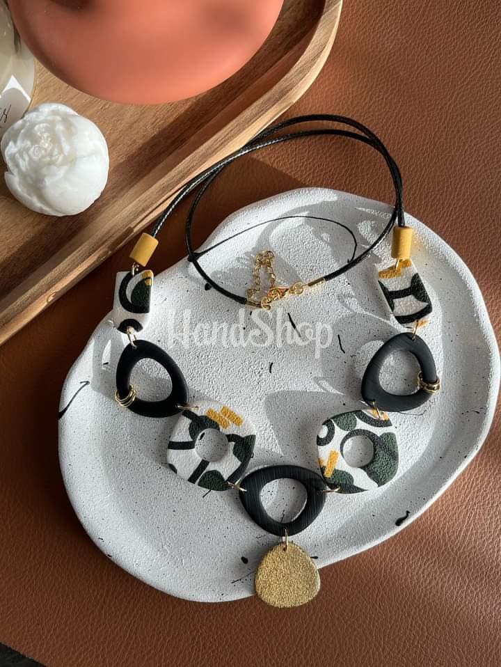 Стильне намисто кольє геометричні елементи з полімерної глини Стильне намисто кольє геометричні елементи з полімерної глини