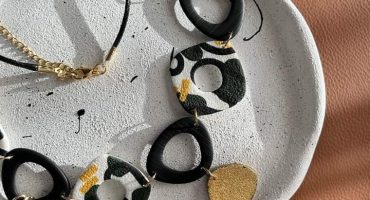 Загадкова елегантність на шиї: кольє з геометричною гармонією та стилем з полімерної глини ручної роботи