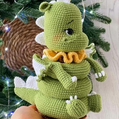 В’язана розвиваюча іграшка зелений дракон пірамідка