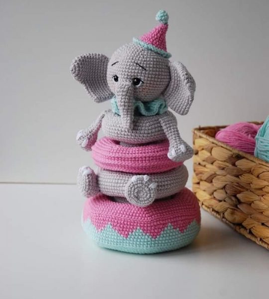 В’язана розвиваюча іграшка рожеве слоненя пірамідка