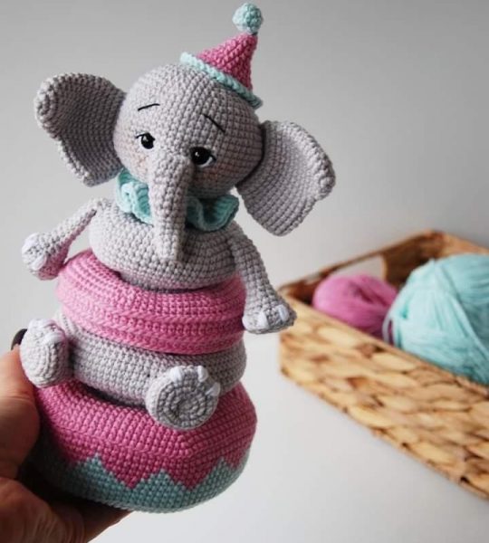 В’язана розвиваюча іграшка рожеве слоненя пірамідка