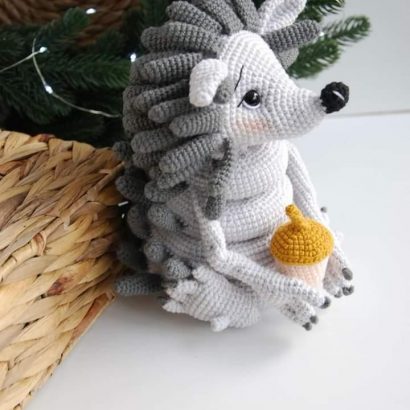 В’язана розвиваюча іграшка їжочок із жолудем пірамідка 2024