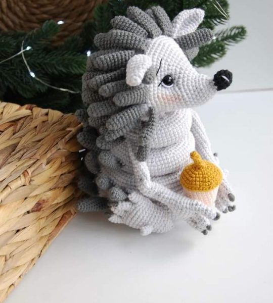 В’язана розвиваюча іграшка їжочок із жолудем пірамідка 2024