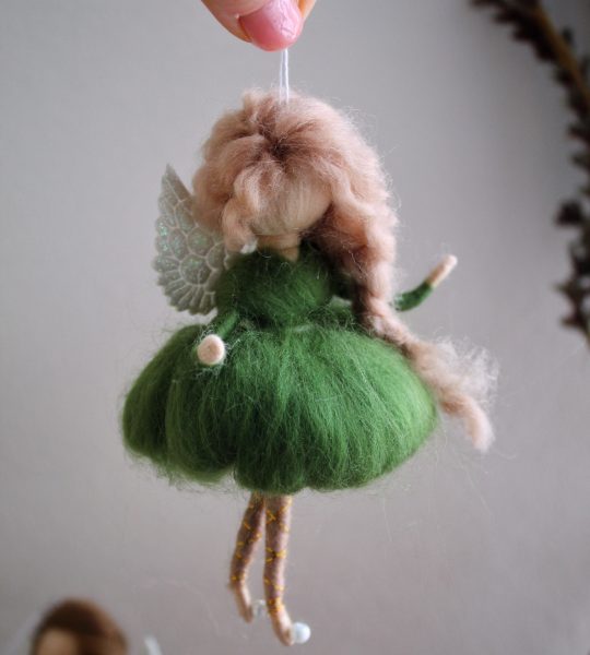 Міні лялька своїми руками янгол кудрява в зеленій сукні