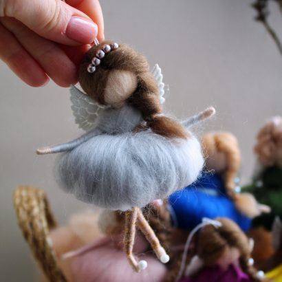 Лялечка валяна з вовни підвіска ангел в блакинтній сукні