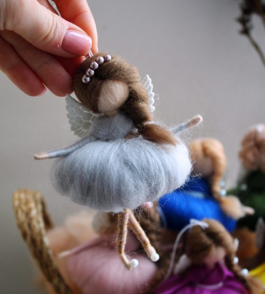 Лялечка валяна з вовни підвіска ангел в блакинтній сукні