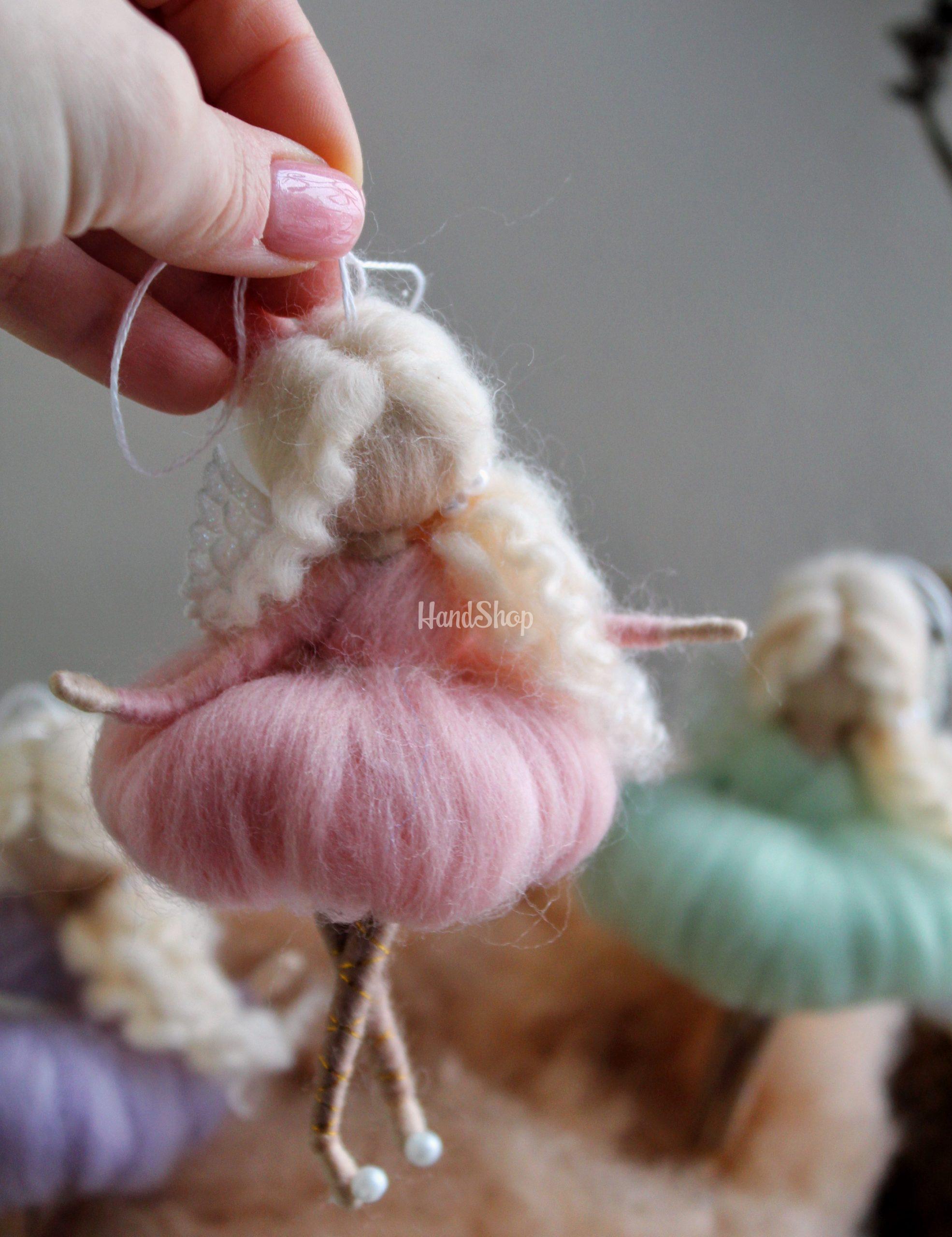 Сувенірна лялька ангел білявка з вовни підвіска (на вибір!) Сувенірна лялька ангел білявка з вовни підвіска (на вибір!)