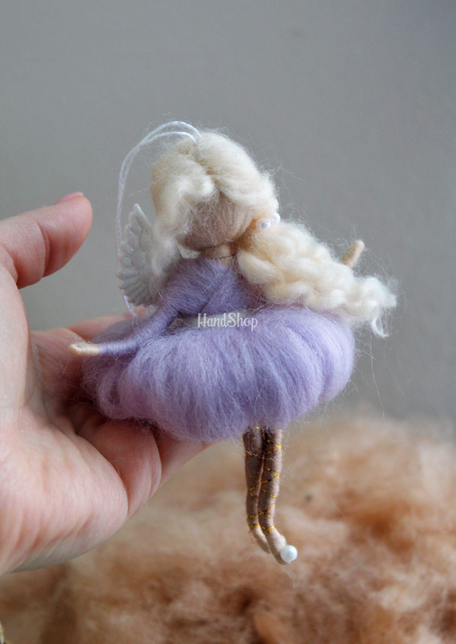 Сувенірна лялька ангел білявка з вовни підвіска (на вибір!) Сувенірна лялька ангел білявка з вовни підвіска (на вибір!)