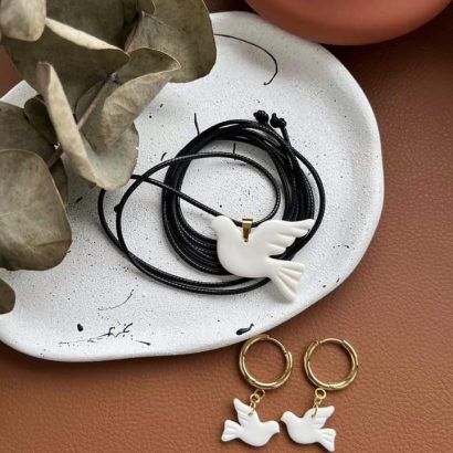 Стильний набір прикрас сережки та кулон голубки миру