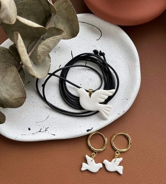 Стильний набір прикрас сережки та кулон голубки миру